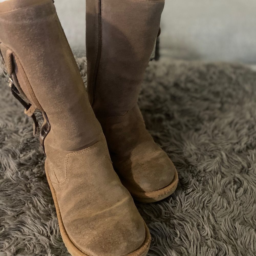 Girls Size 1 Tall Ugg Boots - Picture 6 of 11